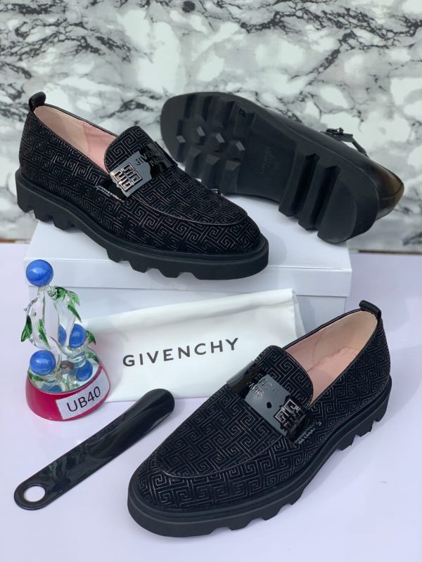 VERSACE: LUXURY SHOES - Image 11