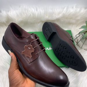 QUALITY CLARKS LEATHER SHOE