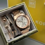 Ladies Wristwatch set with Bracelets