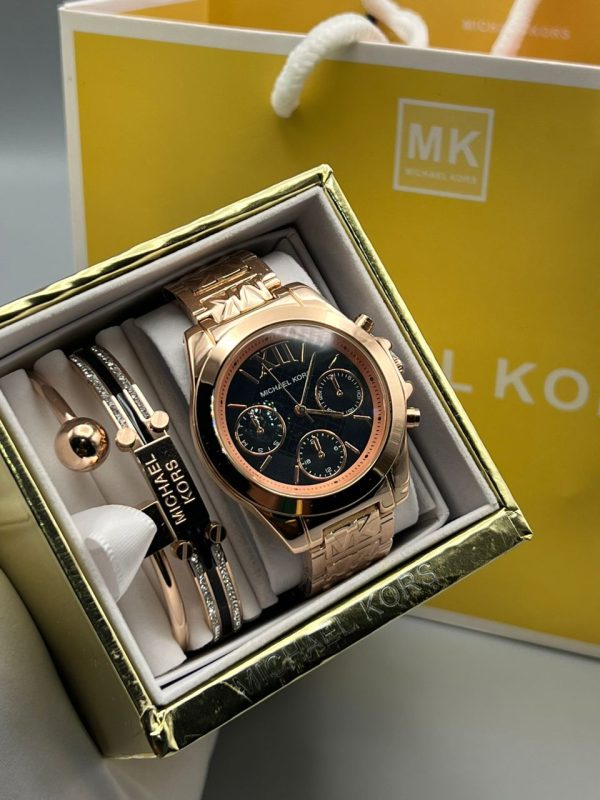 Ladies Wristwatch set with Bracelets