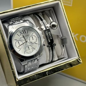 Ladies Wristwatch set with Bracelets