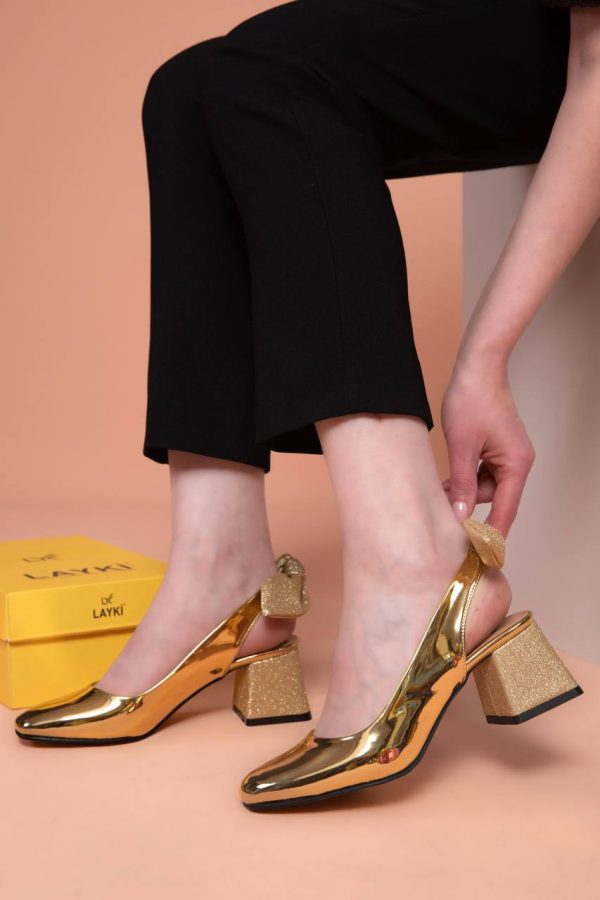 Half cover shoe with block heels for ladies