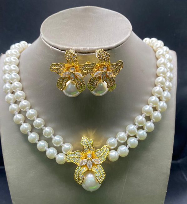 PEARLS......EARRINGS AND NECKLACE - Image 8