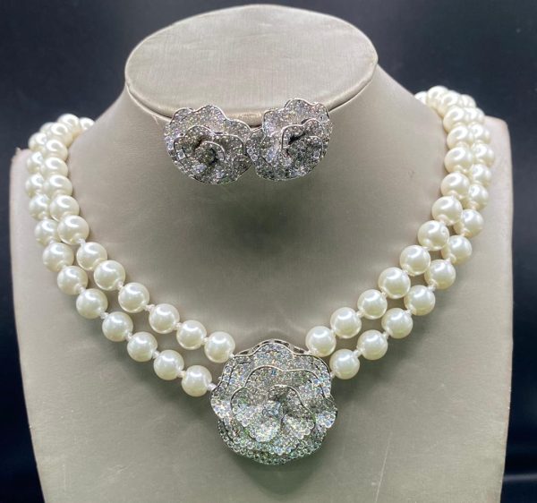 PEARLS......EARRINGS AND NECKLACE - Image 5