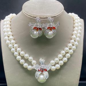 PEARLS......EARRINGS AND NECKLACE - Image 4