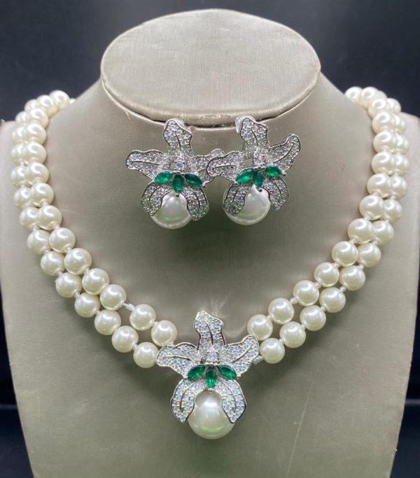 PEARLS......EARRINGS AND NECKLACE - Image 2