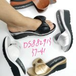 Low heel slippers for women