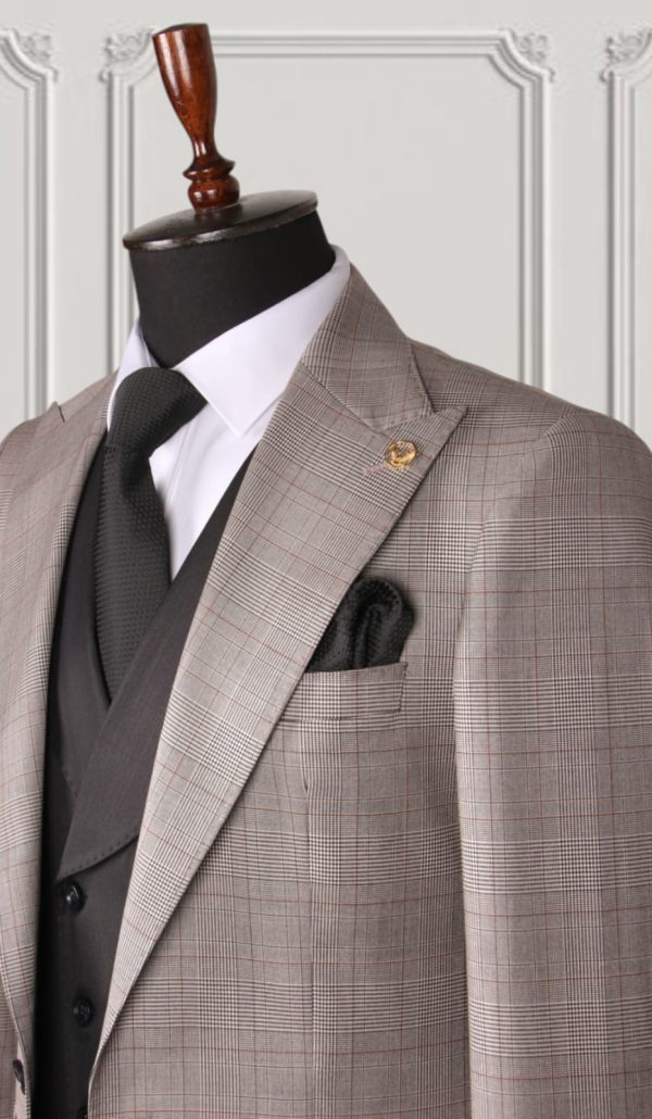 MARIO CASAS CHECKED SUIT - Image 4