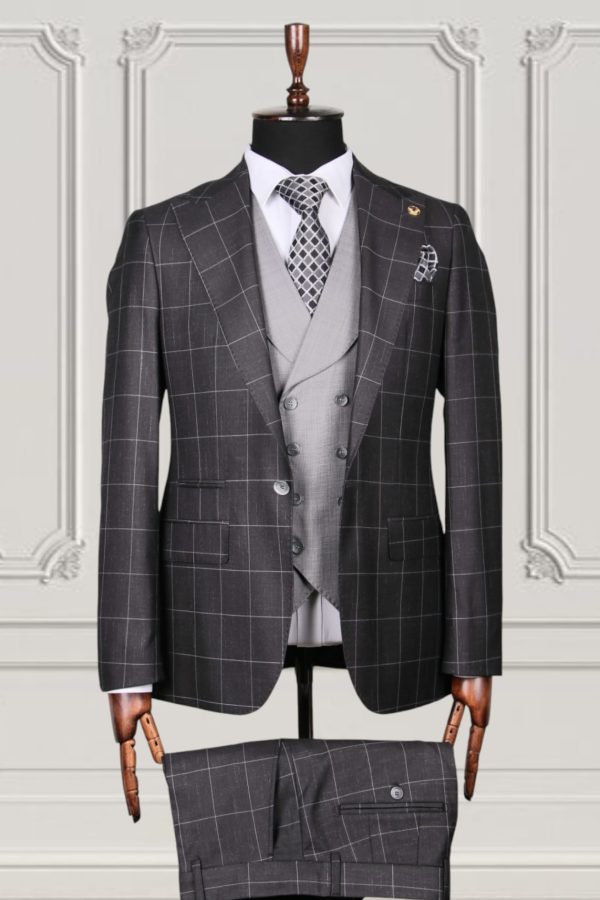 MARIO CASAS CHECKED SUIT - Image 5