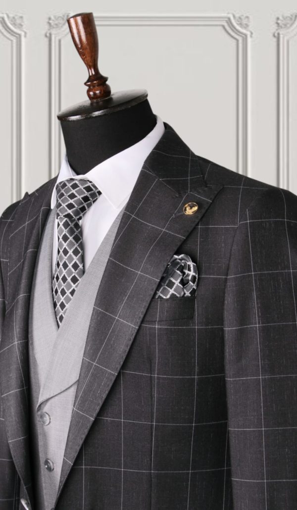 MARIO CASAS CHECKED SUIT - Image 6