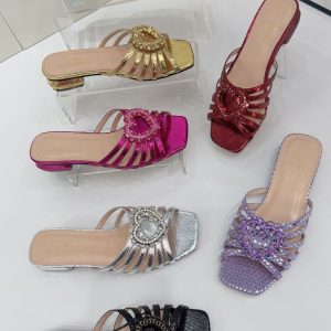 Fashionable slippers for women