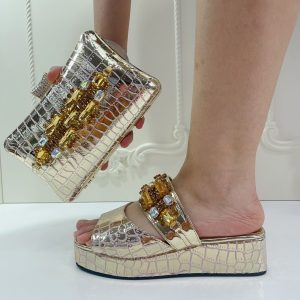 Low heel slippers and purse for women