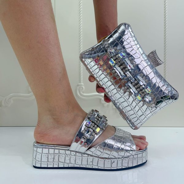 Low heel slippers and purse for women