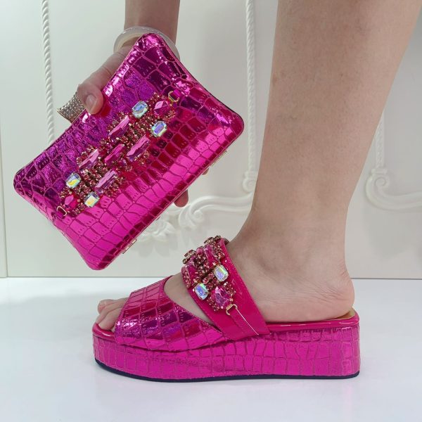 Low heel slippers and purse for women