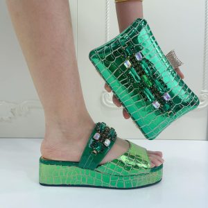 Low heel slippers and purse for women