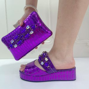 Low heel slippers and purse for women